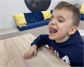 Copilul se bâlbâie? Iată ce recomandă specialiștii centrului Asertiv din Chișinău